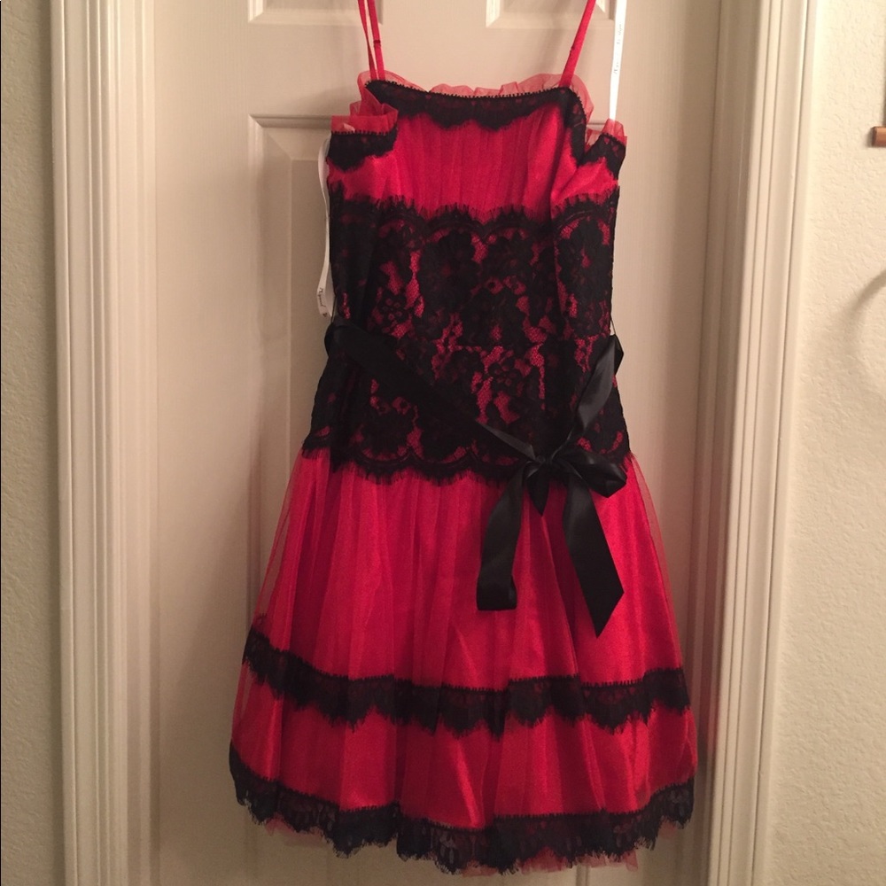 Beautiful Red and Black Lace Prom Dress NWOT